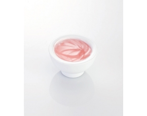 Mặt nạ gel chứa axit hyaluronic, glycerin thực vật và panthenol giữ ẩm, ngăn ngừa lão hóa da mặt
